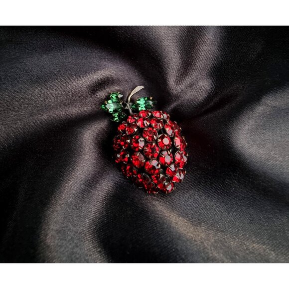 Vintage 1950s SCHREINER New York Signed Red Strawberry Rhinestone Fruit Brooch - Picture 5 of 7